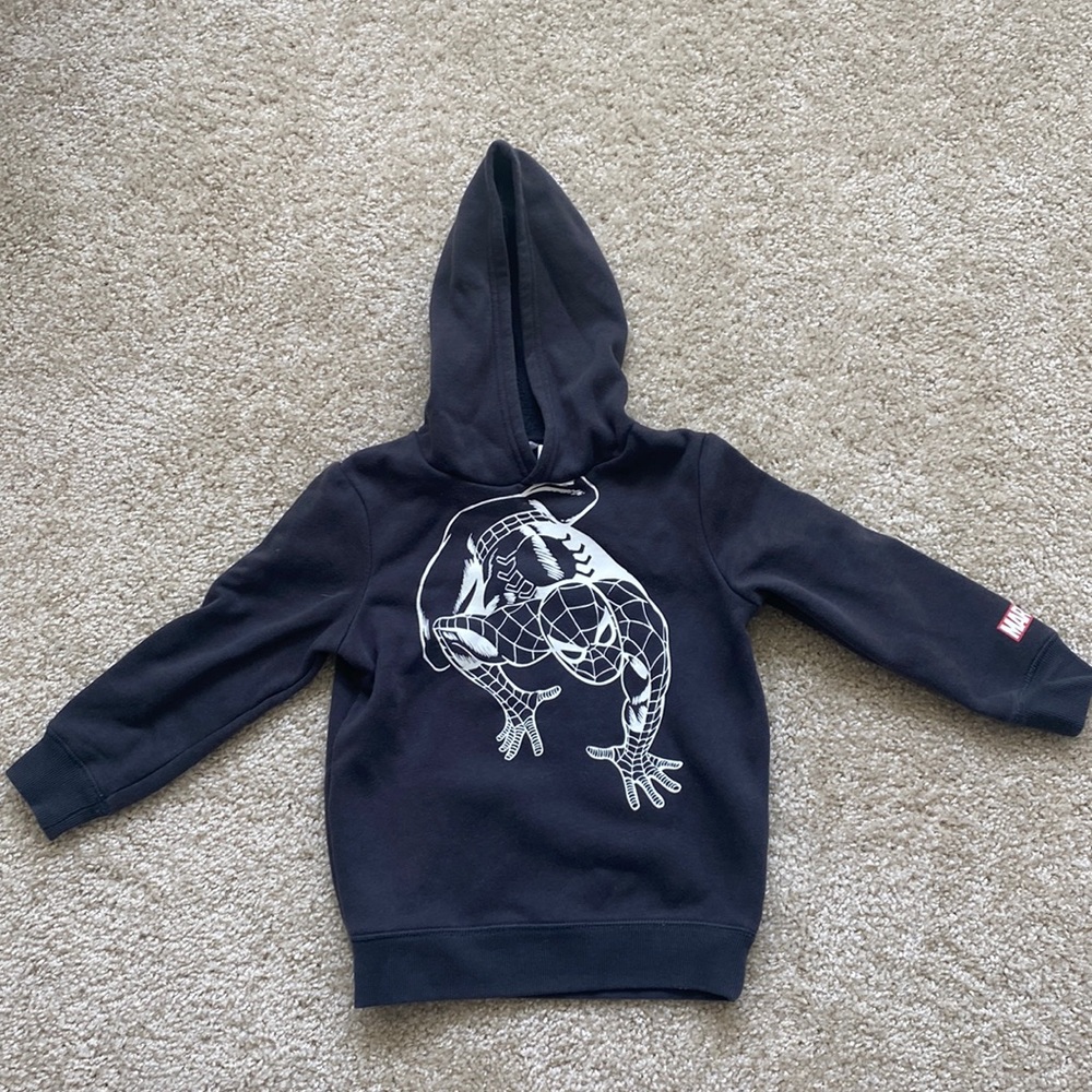 Cotton On Kid’s Spiderman Glow in the Dark Hoodie Sweater - size 5